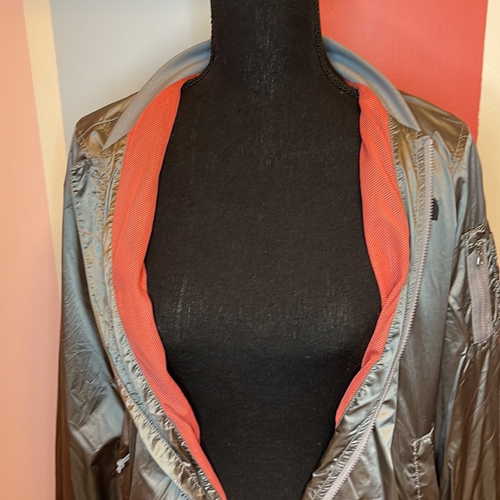 Silver north face jacket - Picture 6 of 6